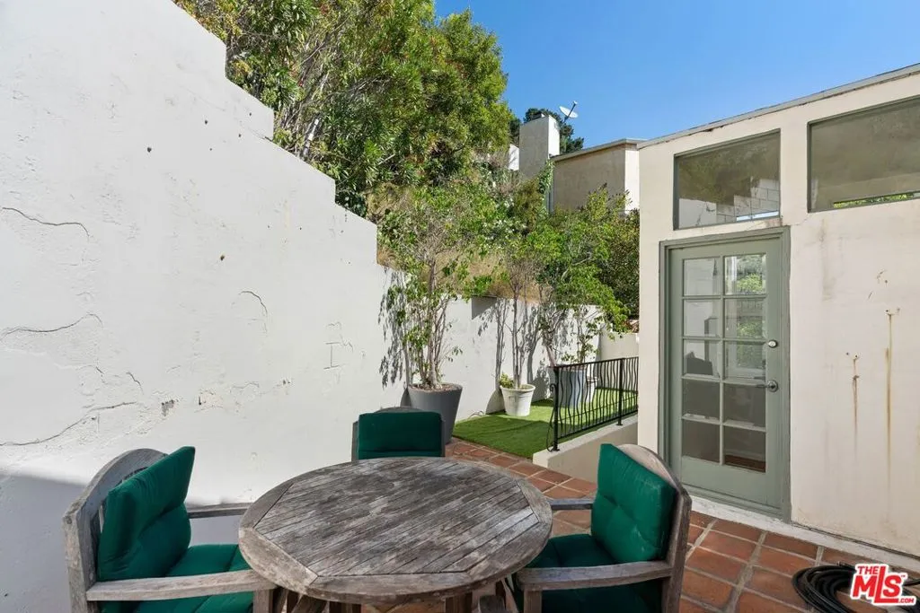 9315 Lloydcrest Drive, Beverly Hills, California 90210 home-pic-9